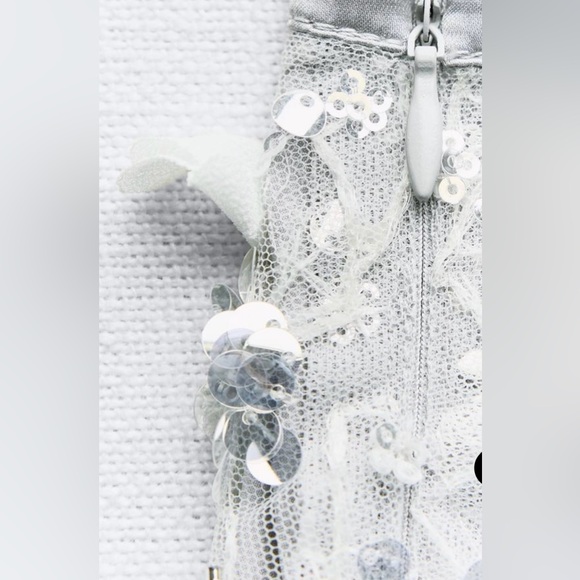 New with tags, ZARA Skirt with sequin appliqué and structured flowers. - Picture 5 of 9